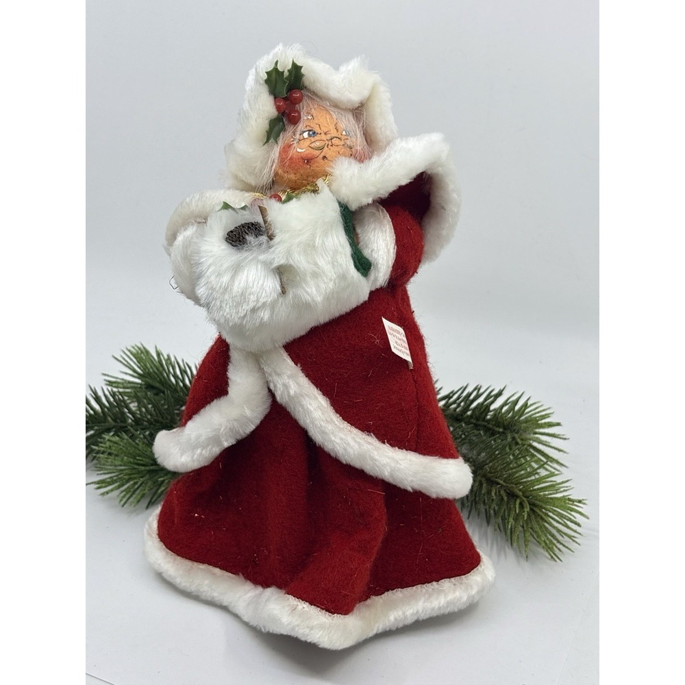 Annalee Doll 2004 Mrs Claus w/Fur Muff 11" Christmas